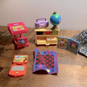 2002 Fisher-Price Vintage Class Room